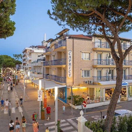 Hotel Caprice B&B - In Centro A Riccione Luaran gambar