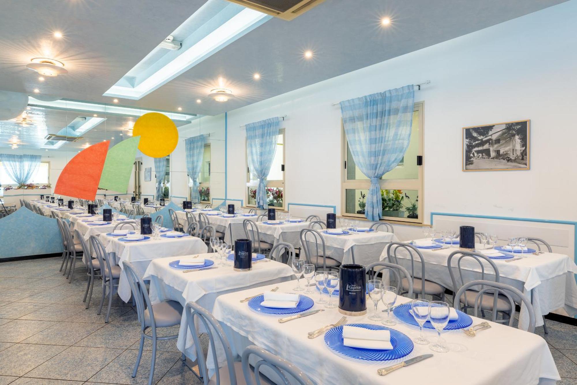 Hotel Caprice B&B - In Centro A Riccione Luaran gambar