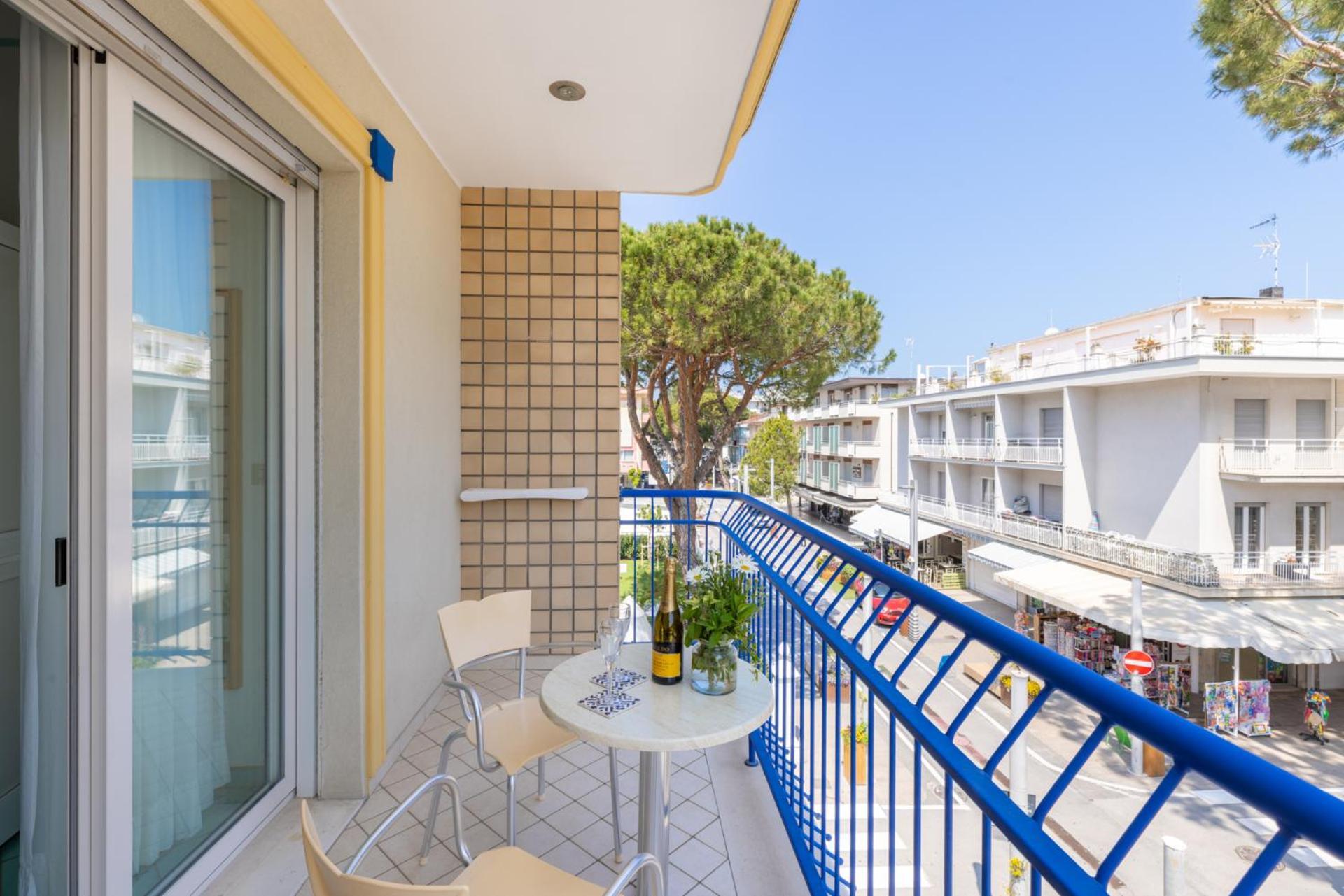 Hotel Caprice B&B - In Centro A Riccione Luaran gambar
